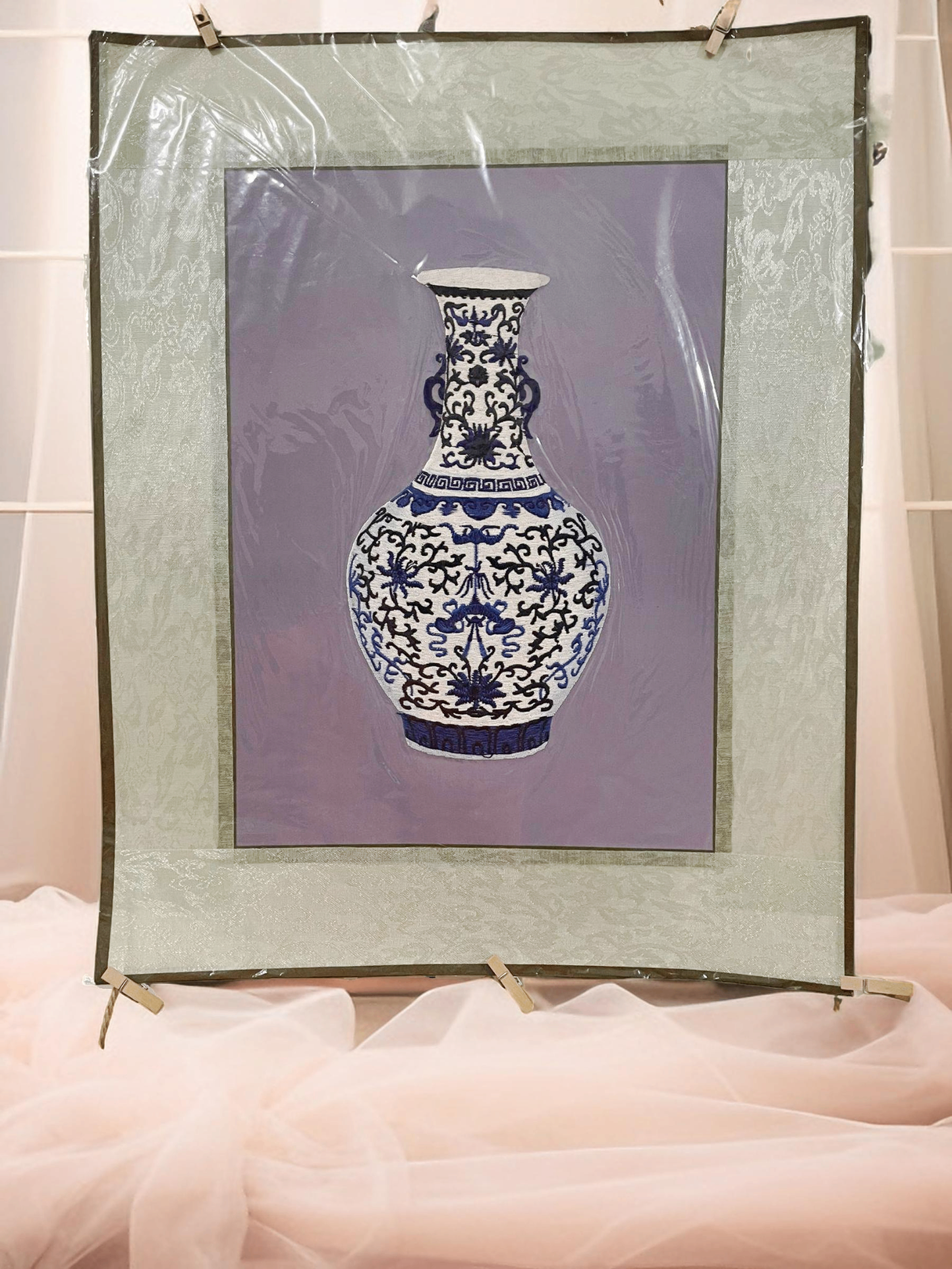 V000010 China Suzhou embroidery painting features a Ming-style blue & white